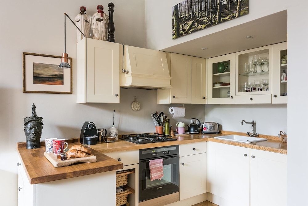 undefined The Hummingbird Apartment 10