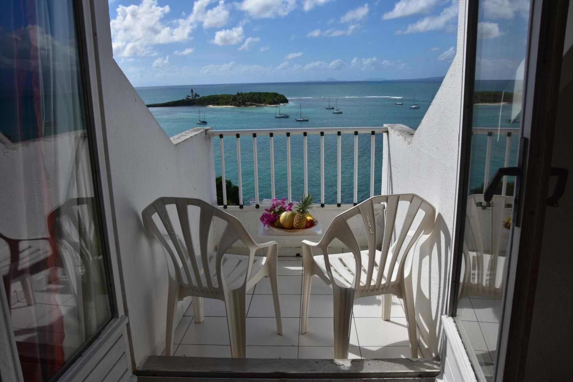 one-bedroom with menzanine