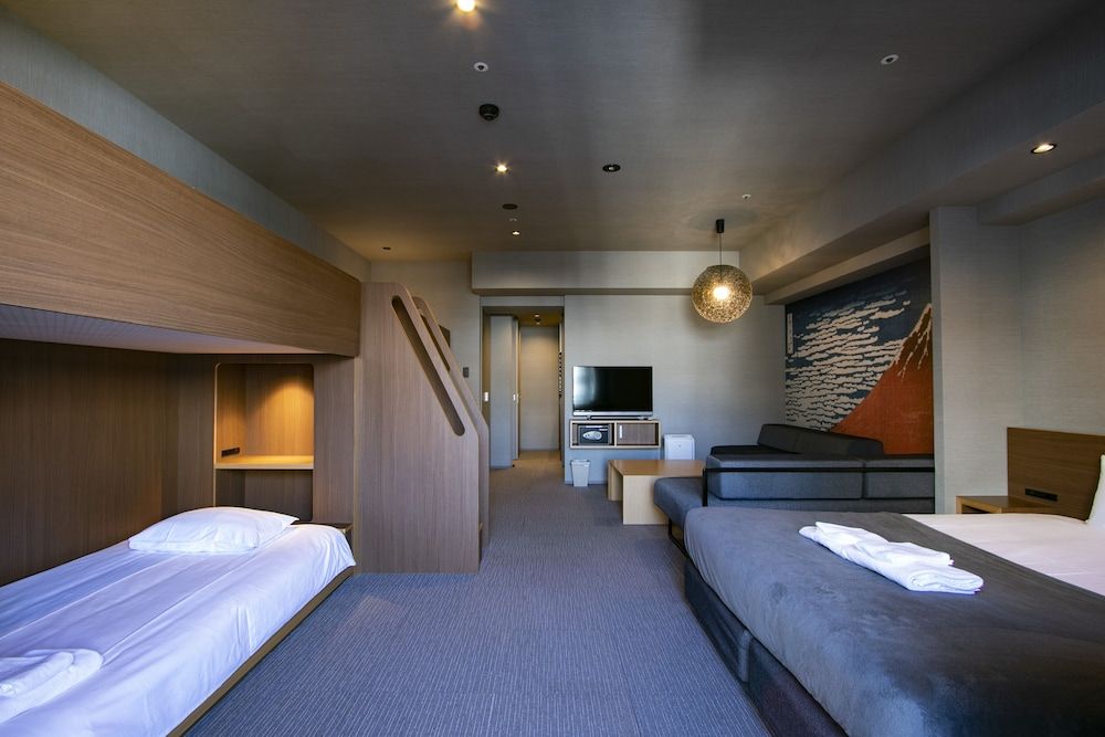 undefined Minn Ueno 4