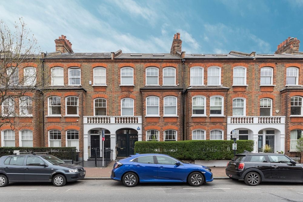 undefined JOIVY 2 Bed Flat With Garden Next to Battersea Park! 3