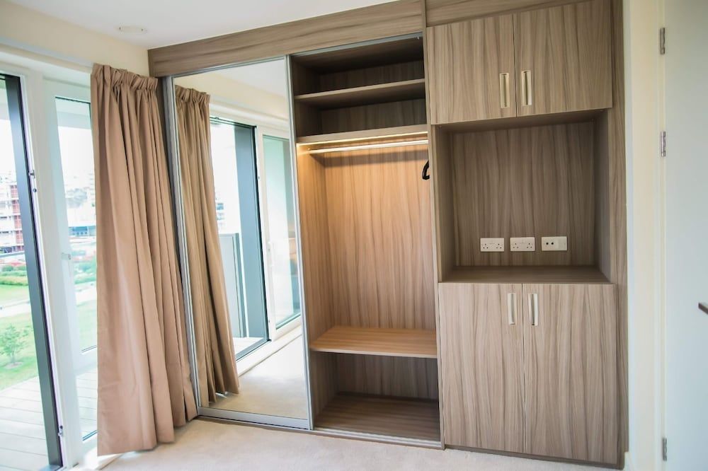 undefined Thames View 2 Bed Apartment With Balcony 6