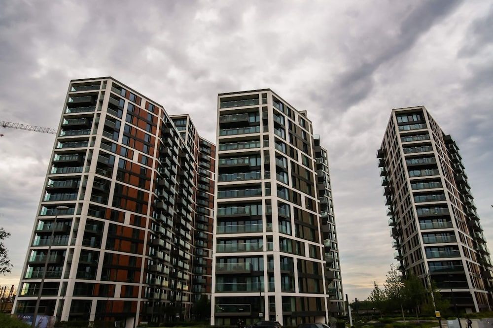 undefined Thames View 2 Bed Apartment With Balcony 2