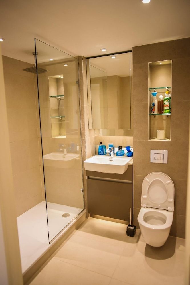 Thames View 2 Bed Apartment With Balcony Business Apartment 14