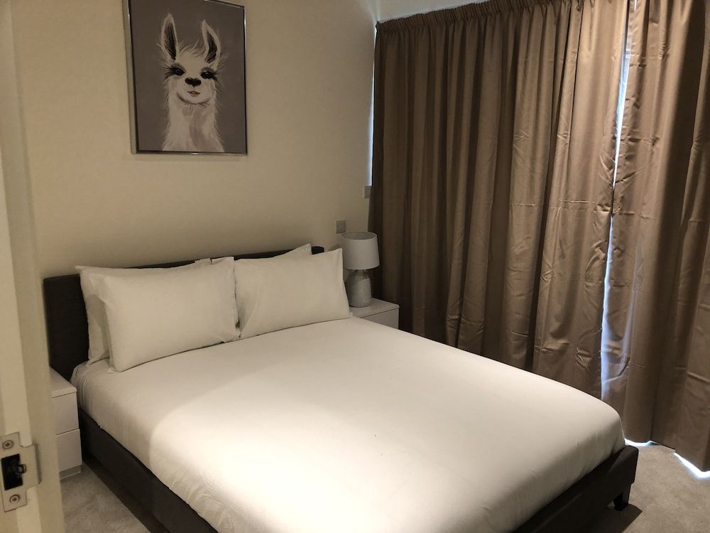 undefined Thames View 2 Bed Apartment With Balcony 4