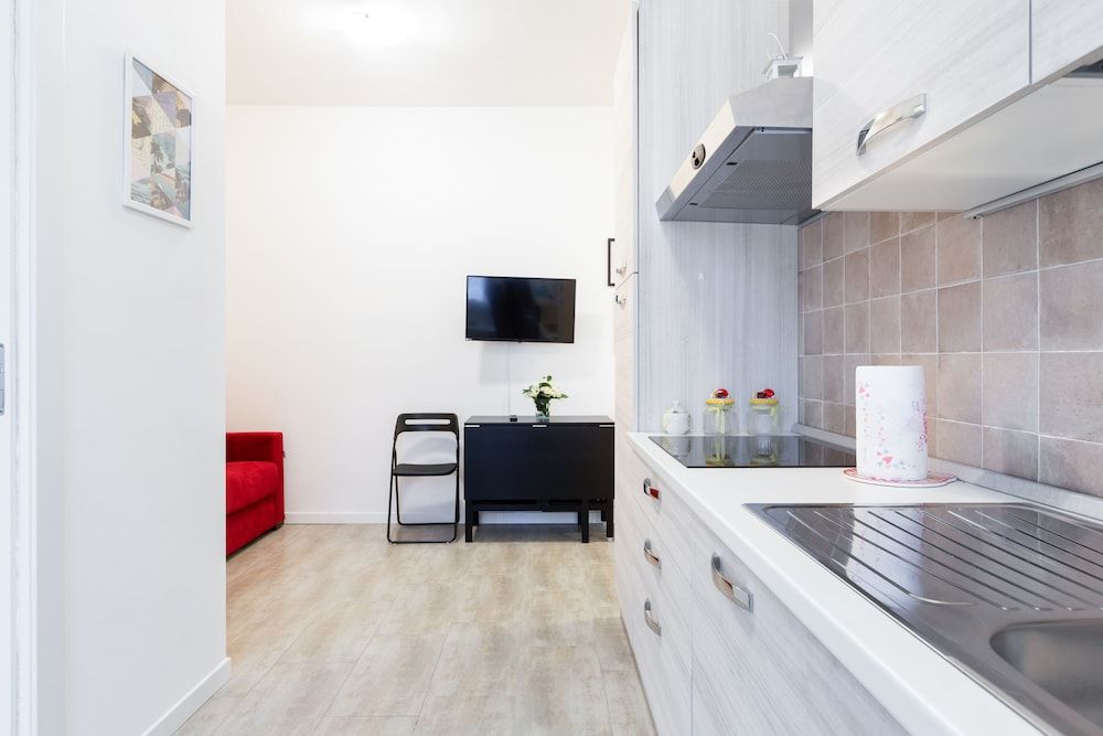 undefined Renovated Flat Subway Yellow Line 8