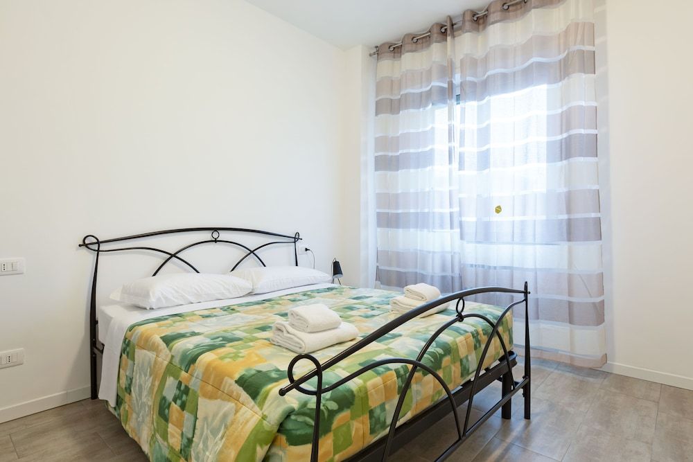 undefined Renovated Flat Subway Yellow Line 2