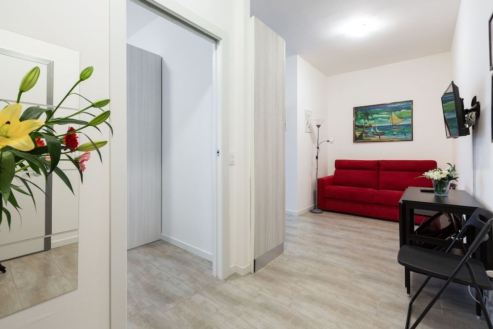 undefined Renovated Flat Subway Yellow Line 10