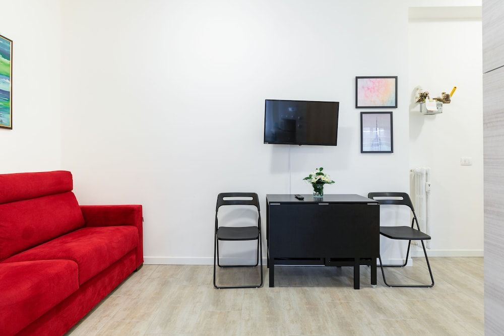 undefined Renovated Flat Subway Yellow Line