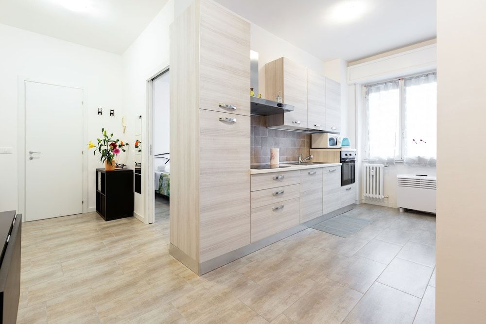 undefined Renovated Flat Subway Yellow Line 6