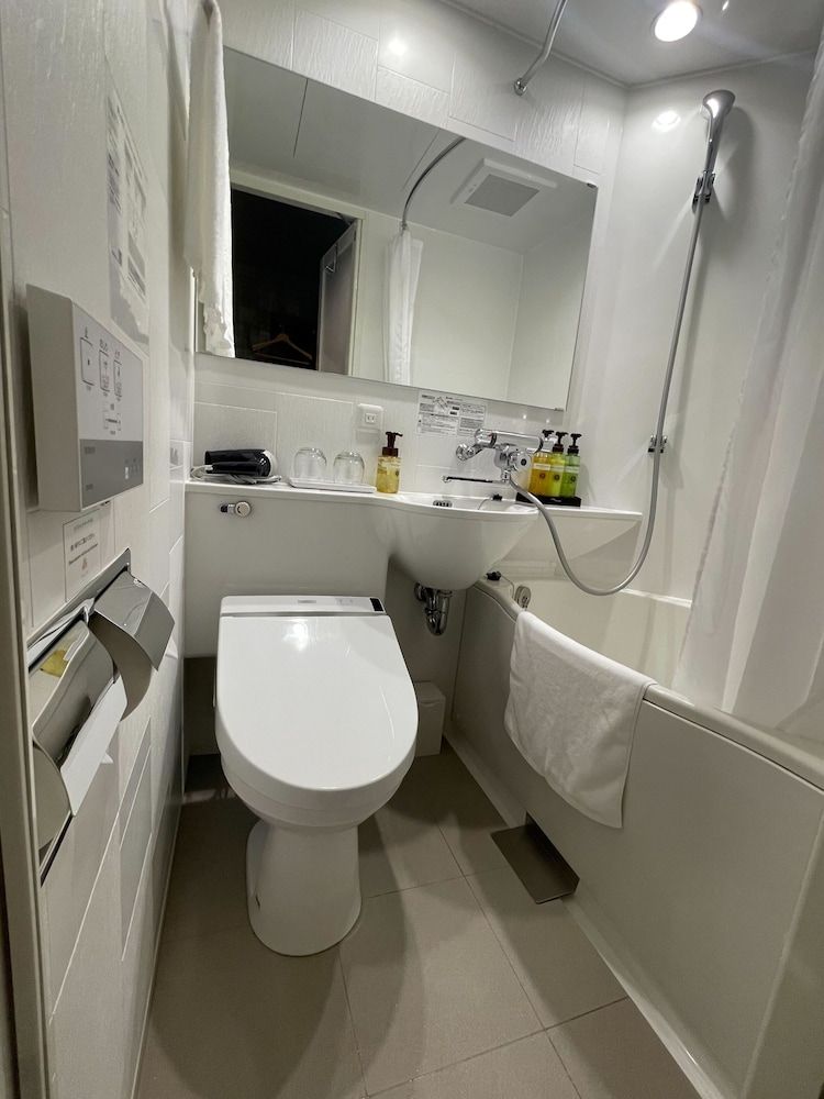 Galois Hotel Shin-Ōkubo Moderate Double Room 4