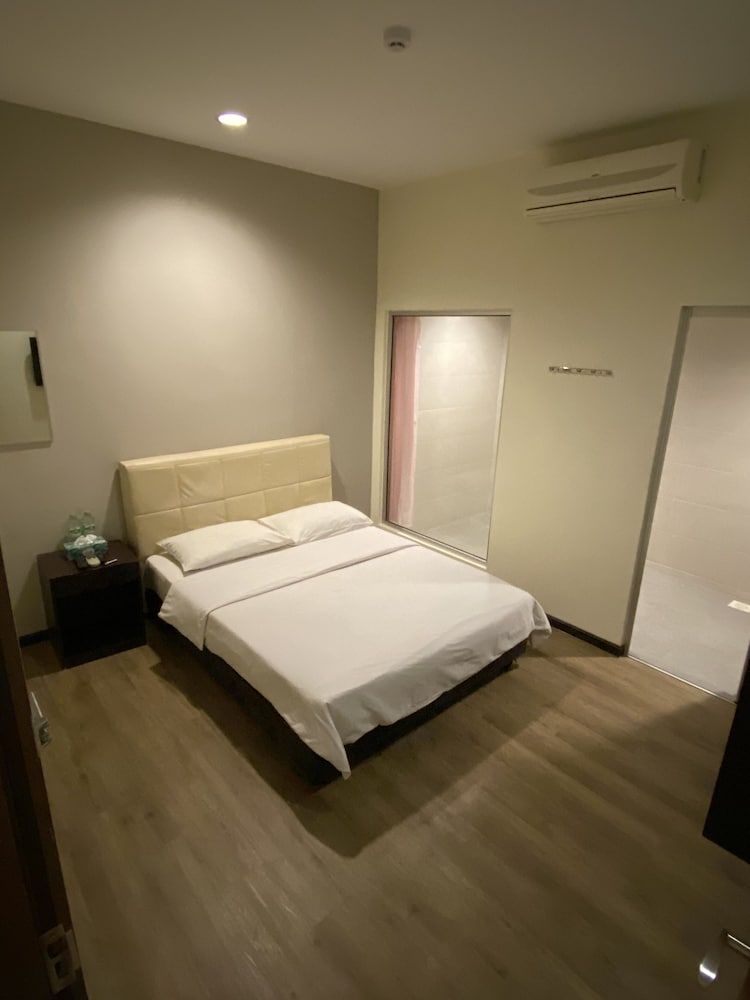 undefined Raintree Hotel 7