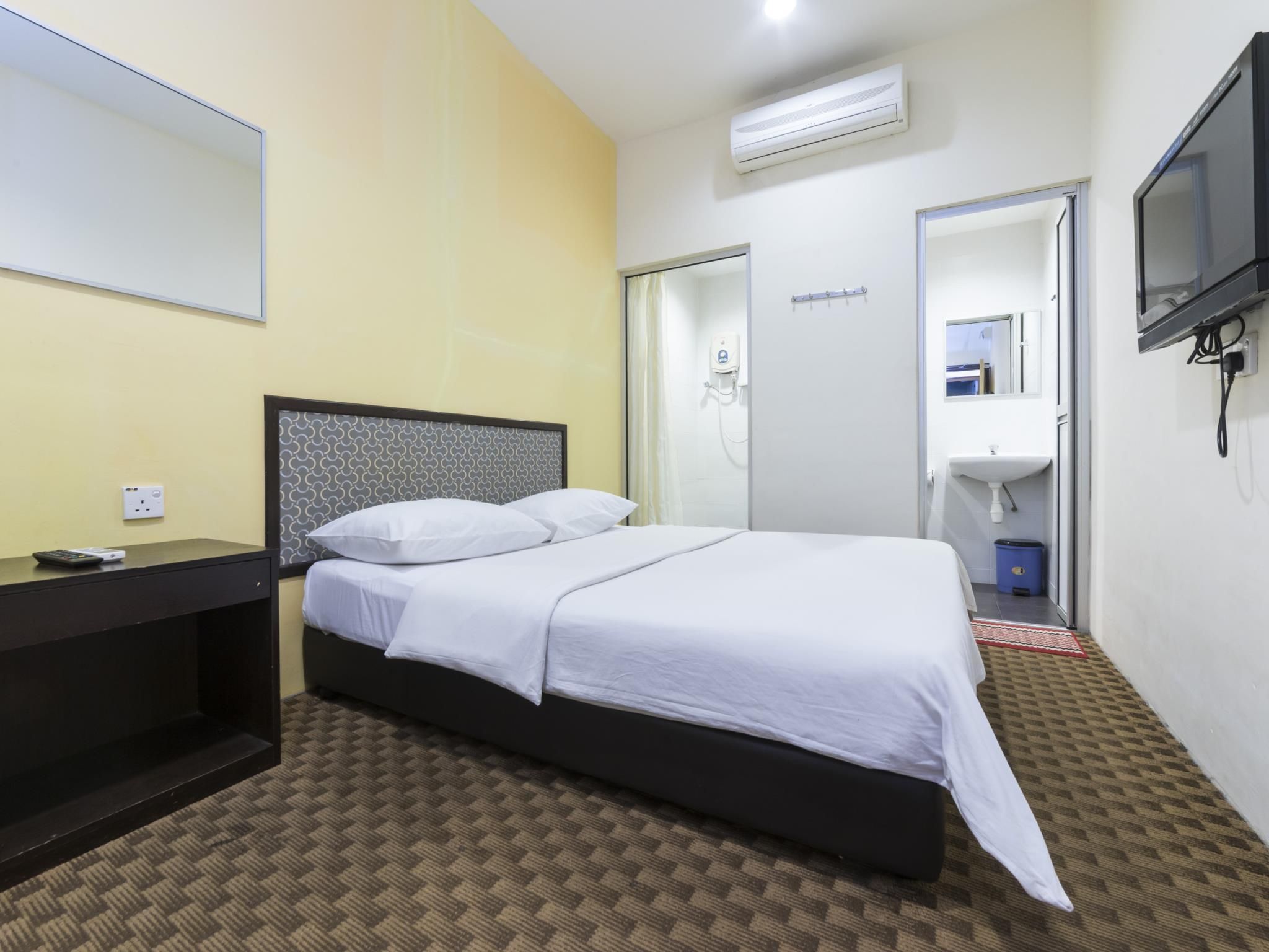 undefined Raintree Hotel 4