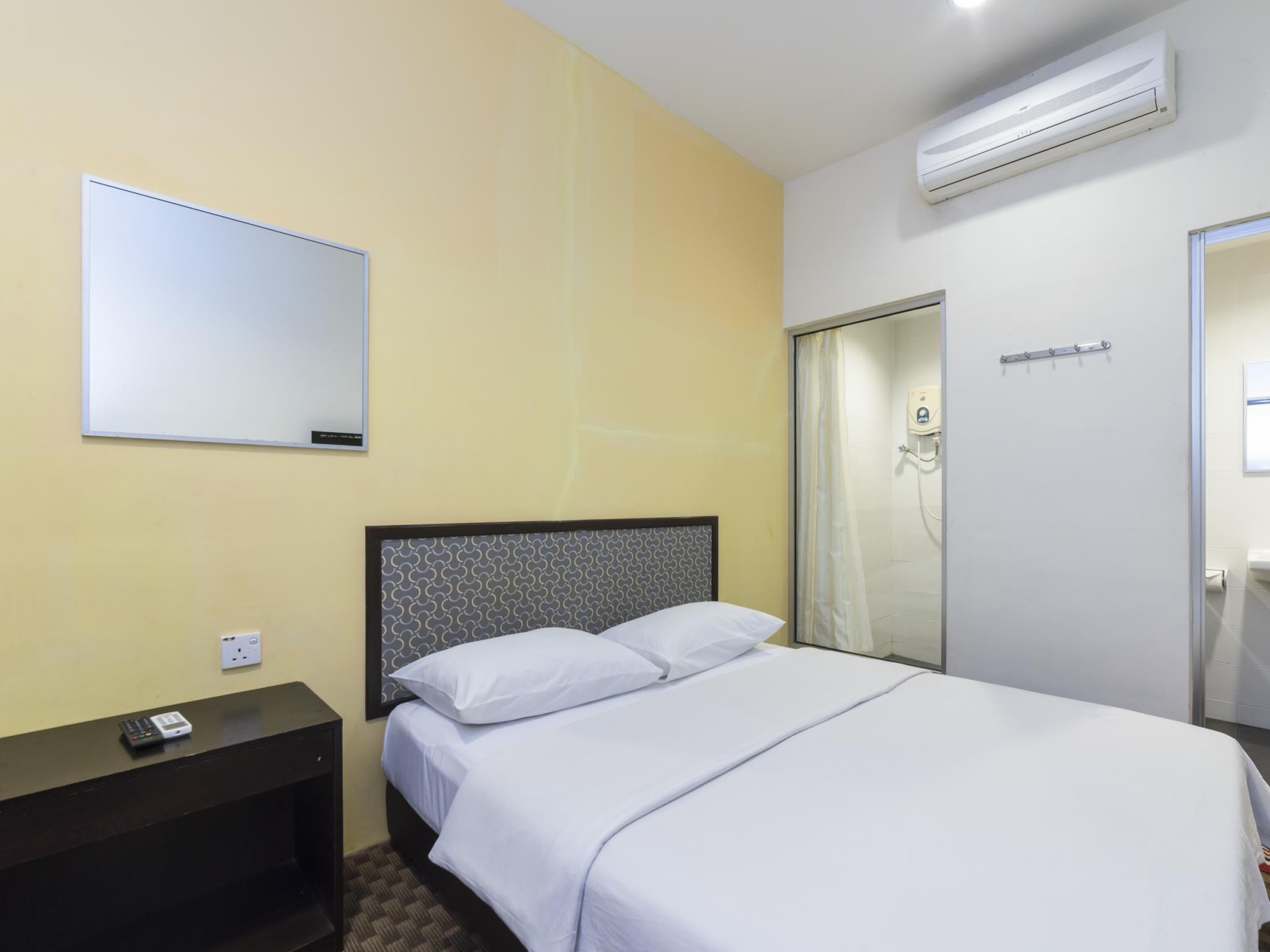 undefined Raintree Hotel 3