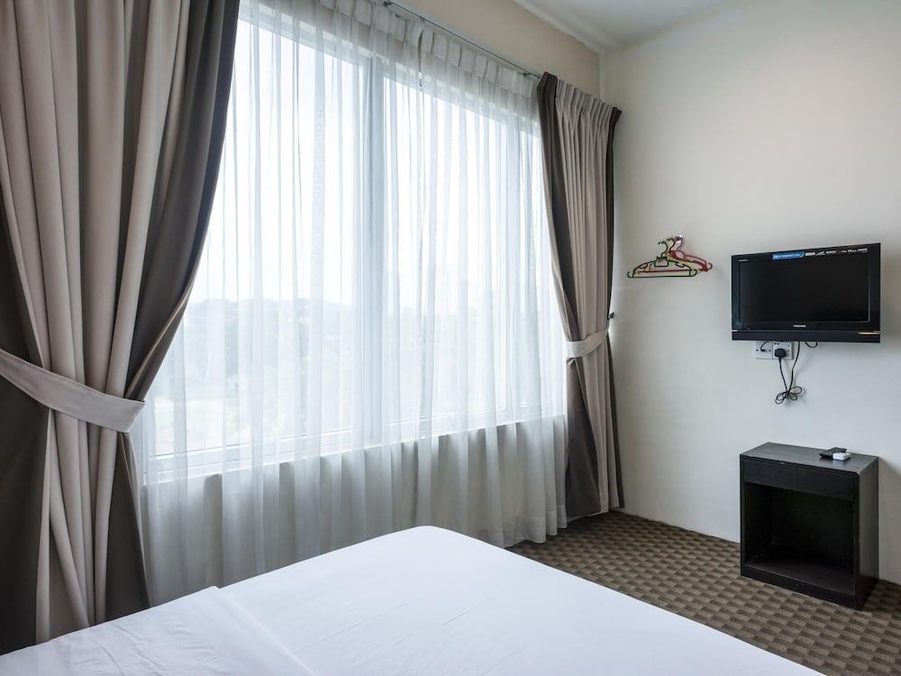 undefined Raintree Hotel 9