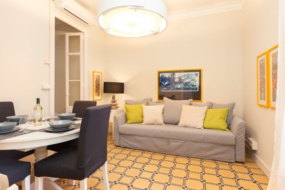 Centric Apartment Gaudi Business Apartment, 4 Bedrooms, 2 Bathrooms 2