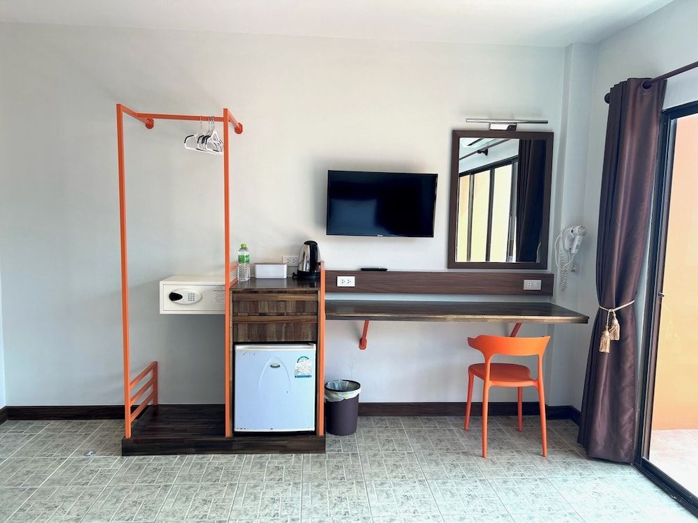 My Friend's House Twin Room, 2 Twin Beds, Balcony, Pool View 9