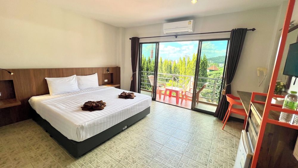 My Friend's House Double Room, 1 King Bed, Balcony, Pool View 2