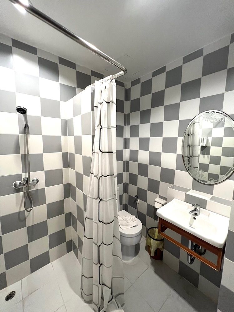 My Friend's House Double Room, 1 King Bed, Balcony, Pool View 5