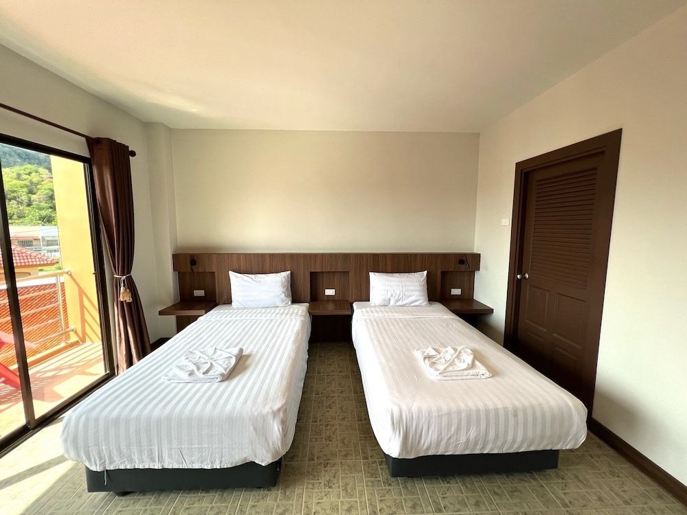 My Friend's House Twin Room, 2 Twin Beds, Balcony, Pool View 4