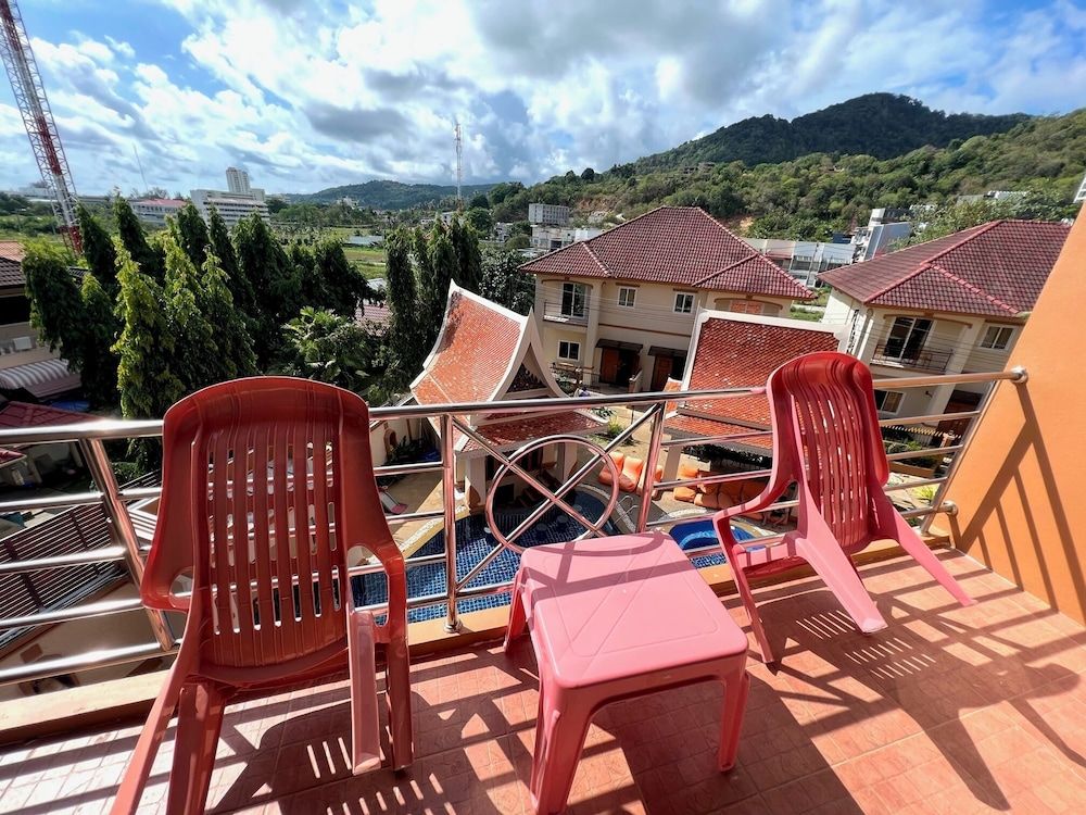 My Friend's House Twin Room, 2 Twin Beds, Balcony, Pool View 6