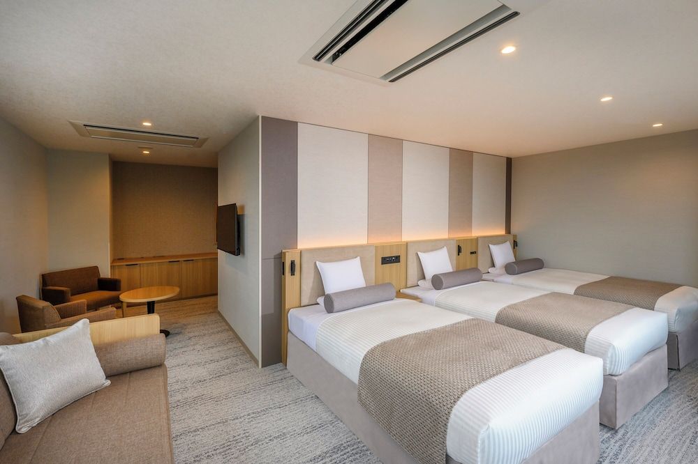 Sky View Triple with shower booth, Non Smoking, Up to 5 People