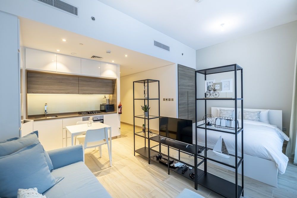 Studio One Dubai Marina Executive Studio Suite, 1 Queen Bed, Balcony, City View 5