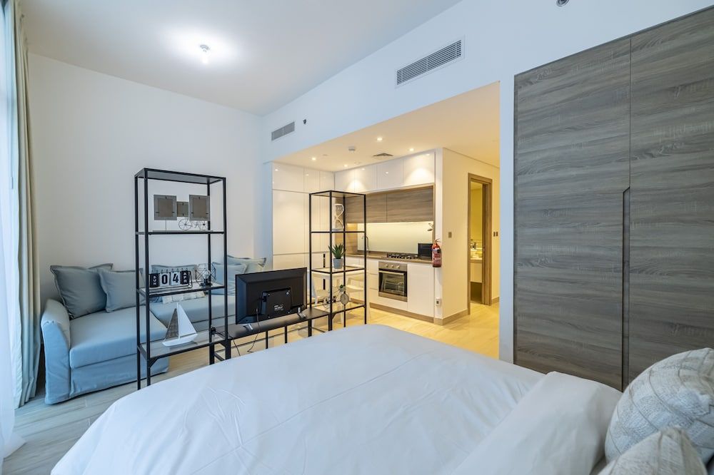 Studio One Dubai Marina Executive Studio Suite, 1 Queen Bed, Balcony, City View 8