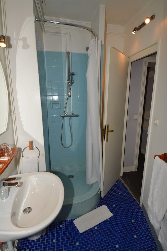 Port Royal Hotel Double Room with Private Shower and WC 4