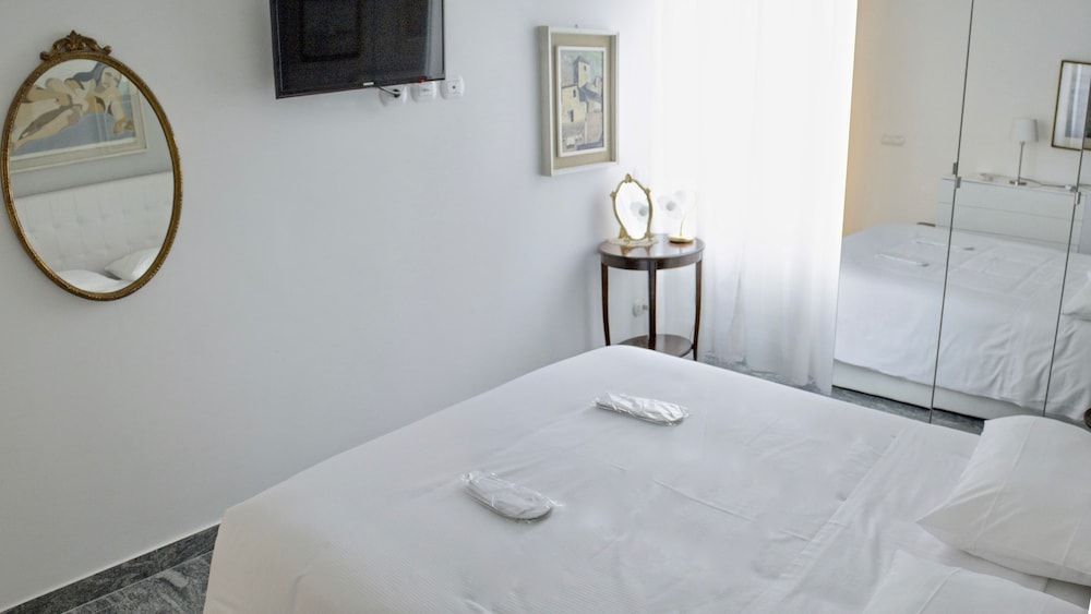 undefined Aiello Suites Executive 8