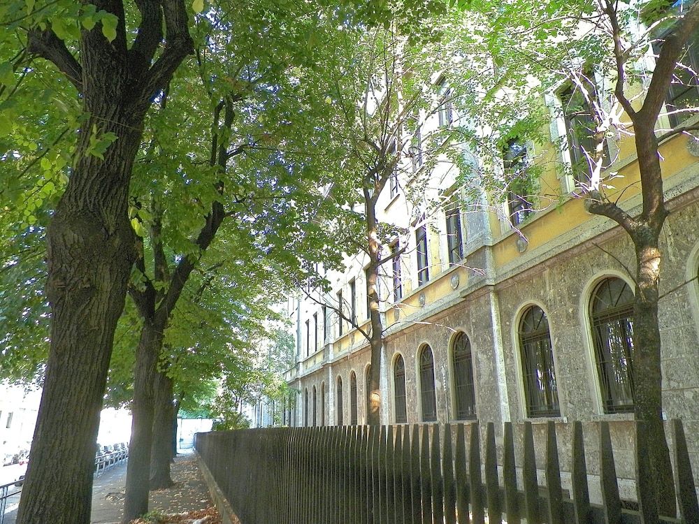 undefined Aiello Suites Executive 2