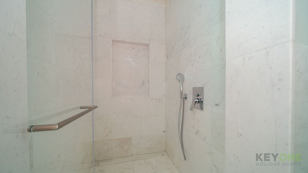 KOHH – 1BR in The Palm Tower