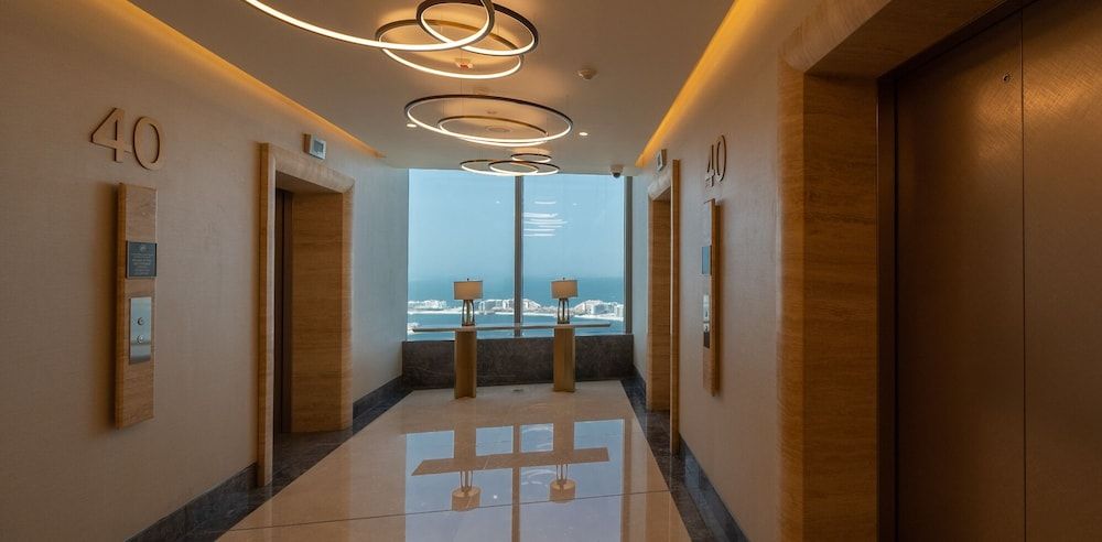 KOHH – 1BR in The Palm Tower