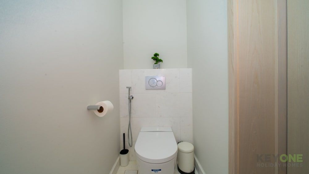 KOHH – 1BR in The Palm Tower