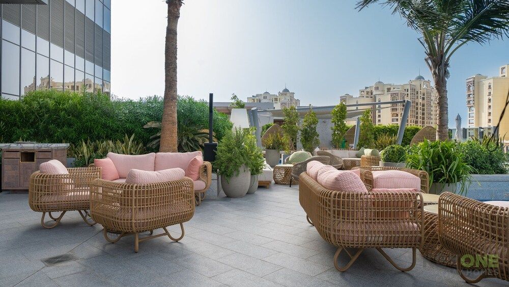 KOHH – 1BR in The Palm Tower