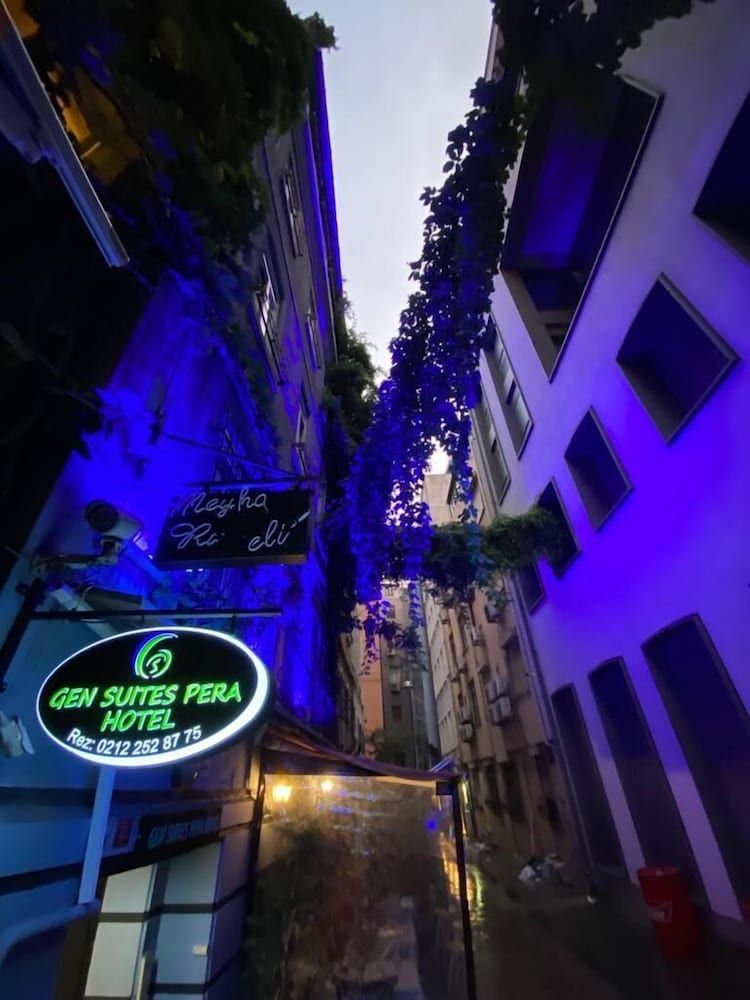 undefined Gen Suites Pera