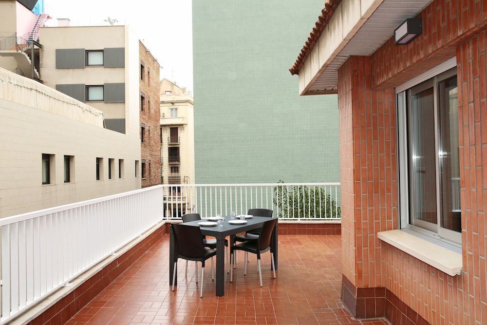 Aparthotel Augusta Barcelona Design Apartment, Multiple Beds, City View (Apartamento 3-5 pax Deluxe) 11