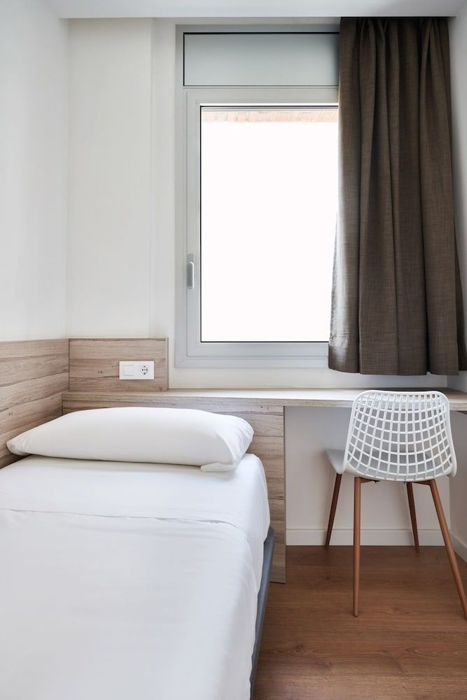 Aparthotel Augusta Barcelona Classic Apartment, Multiple Beds, Non Smoking (APARTAMENTO 3-4 PAX) 4