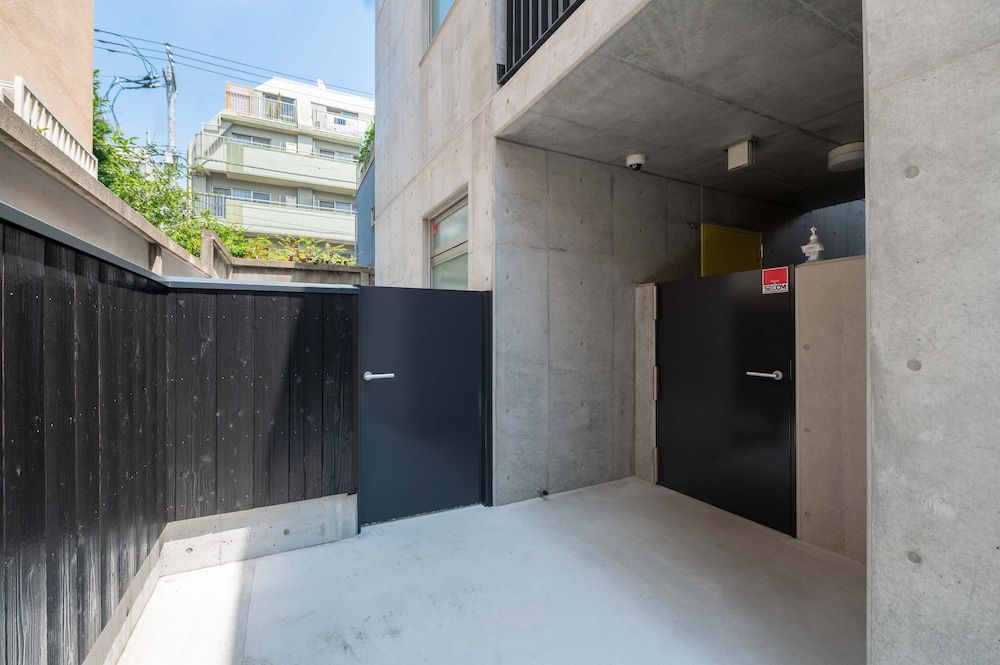 undefined bmj Hyakunincho 4