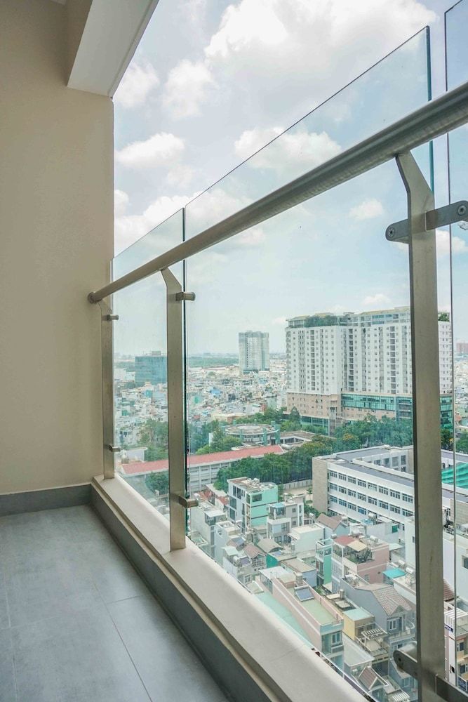 undefined Ho Chi Minh Infinity Pool Apartment 5