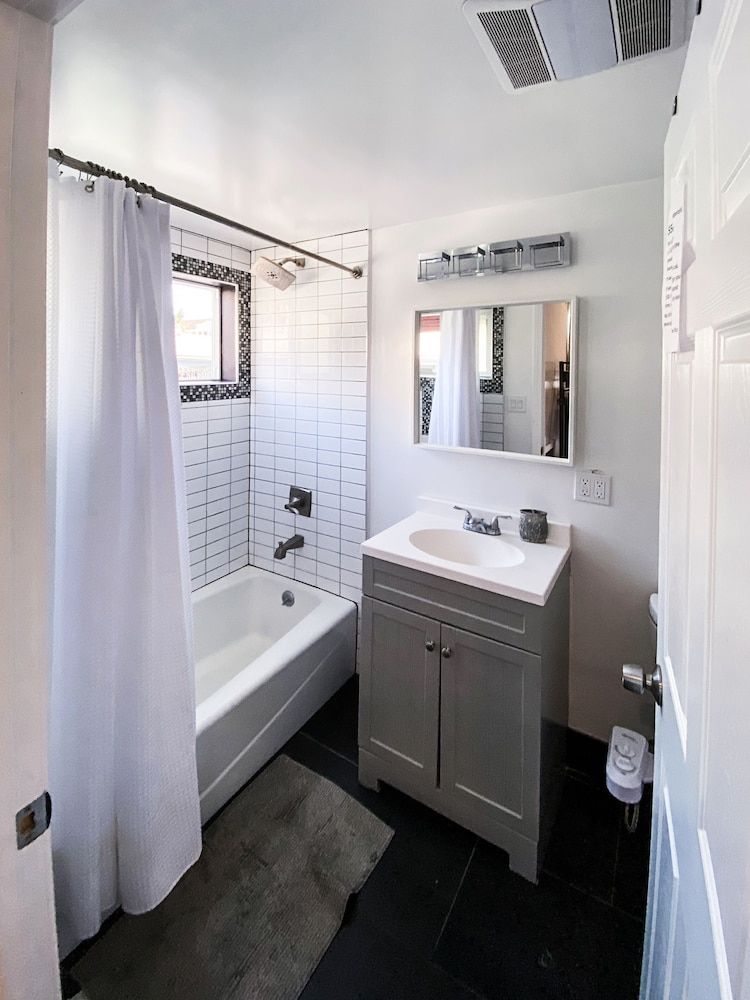 The Rumi Hostel Premium Shared Dormitory, Women only, Balcony 3