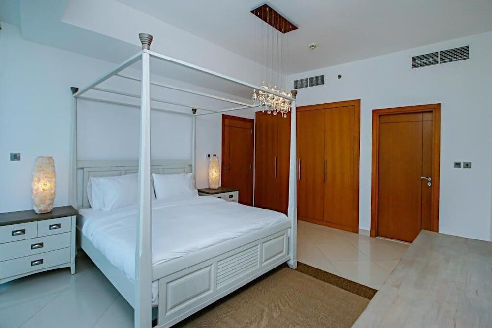 undefined R&H Trident Grand Residences 4