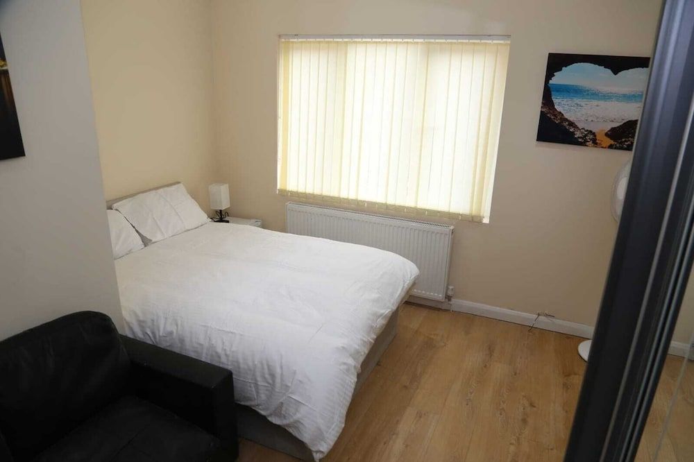 Budget 4-bedrooms In Thamesmead House 14
