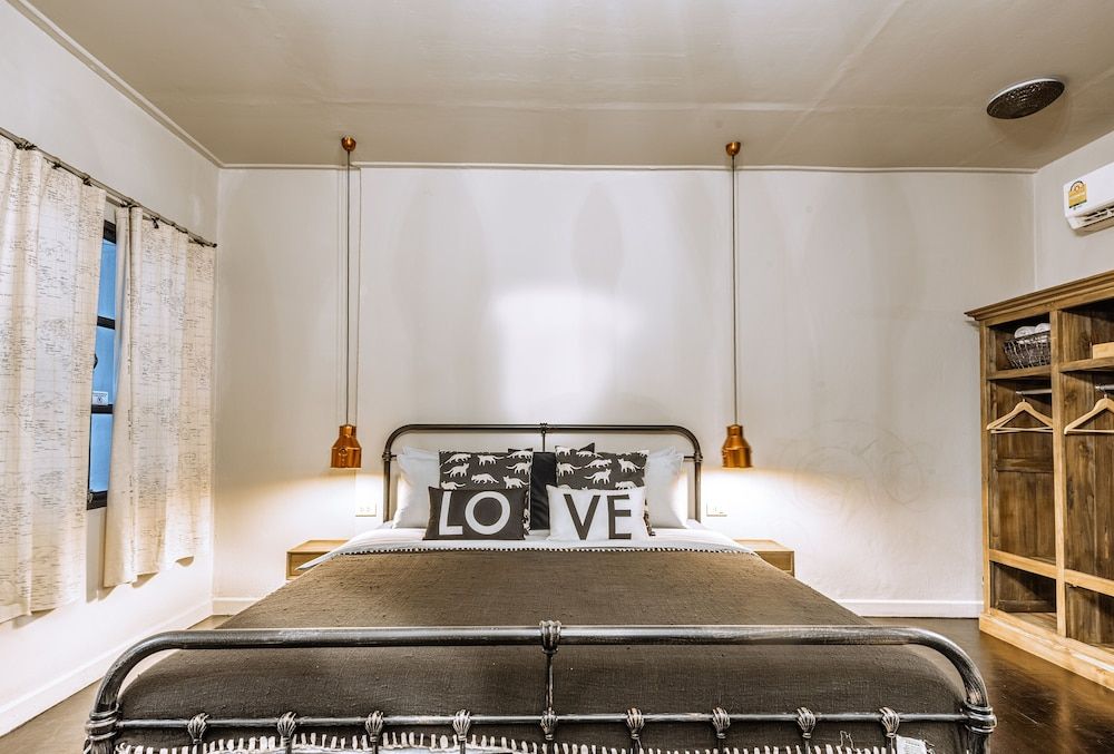 undefined Lion's Den Hotel 8