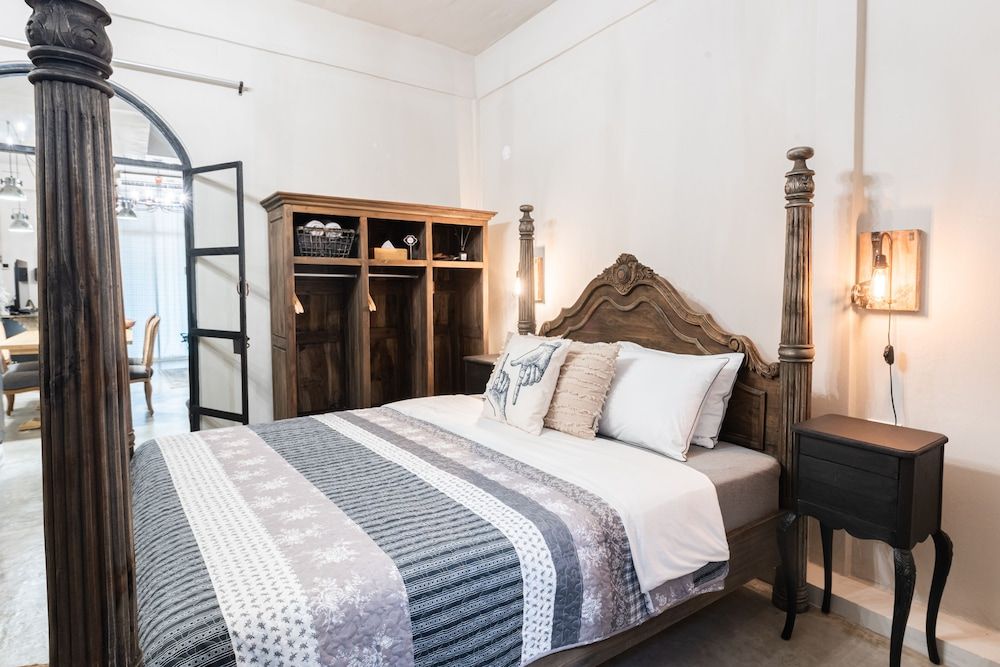 undefined Lion's Den Hotel 4