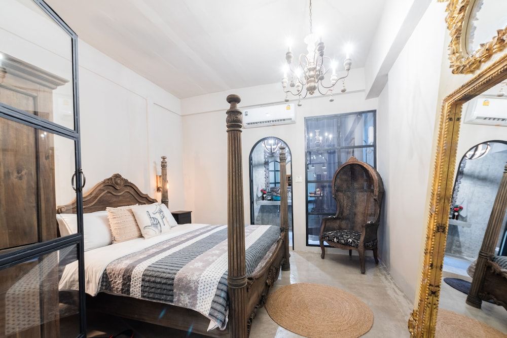 undefined Lion's Den Hotel 6