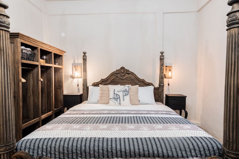 undefined Lion's Den Hotel 3