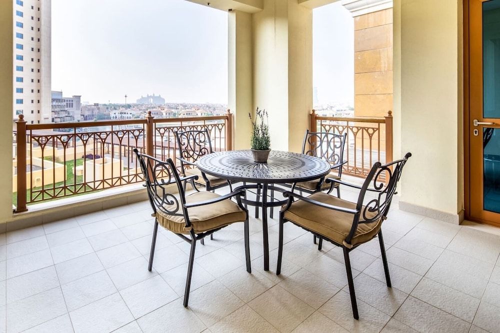 undefined Refined 2BR Luxury Apartment at Palm Jumeirah 4