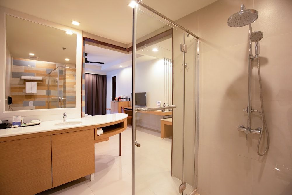 Holiday Ao Nang Beach Resort Krabi Family Garden View Room 13