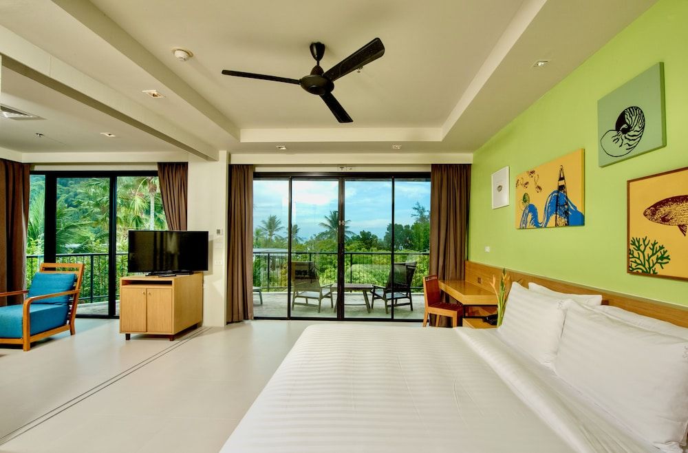 Kids' Suite with Pool View - Free Minibar