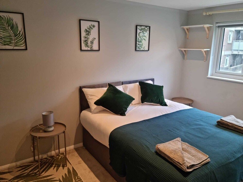 undefined Impeccable 4-bed House in London With Jacuzzi 7